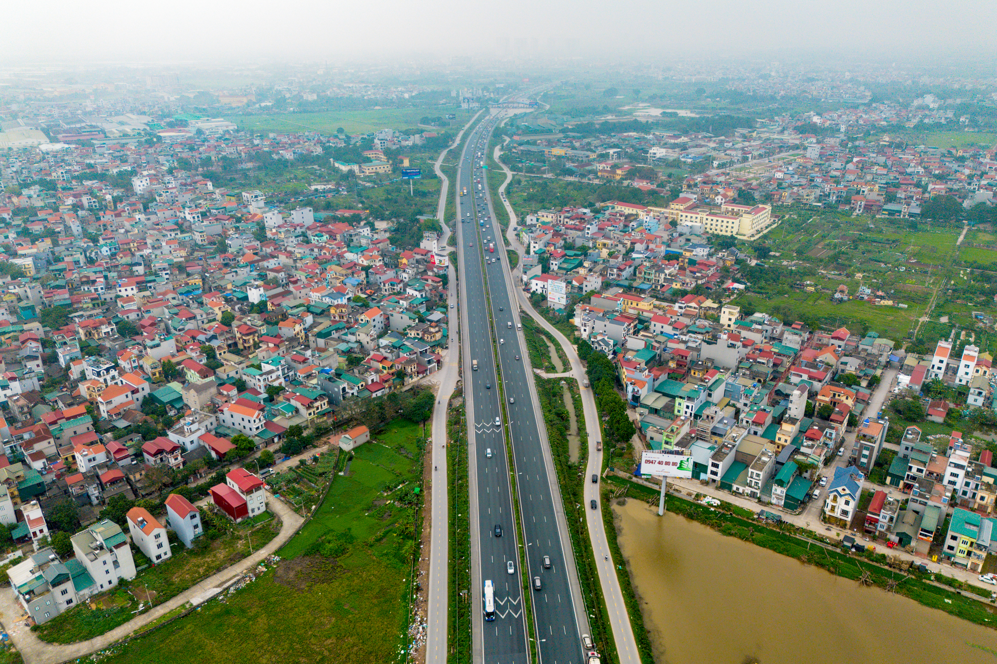 Toàn cảnh tuyến đường tốc độ cao đầu tiên của Việt Nam sắp được đầu tư 22.000 tỷ, kết nối Hà Nội với đại đô thị lớn nhất của Vinhomes - Ảnh 7.