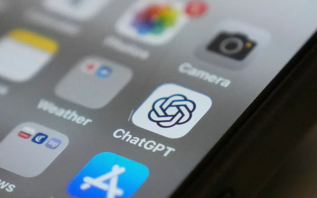 ChatGPT sắp cho phép nội dung nhạy cảm, dấy lo ngại lộ dữ liệu cá nhân - Ảnh 1.