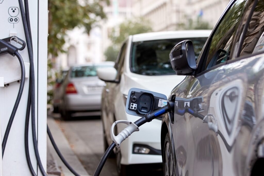 Việt Nam dẫn đầu xu hướng xe điện 2026 với tỷ lệ chuyển đổi vượt cả EU và Mỹ - Ảnh 1. Việt Nam dẫn đầu xu hướng xe điện 2026 với tỷ lệ chuyển đổi vượt cả EU và Mỹ - Ảnh 1.