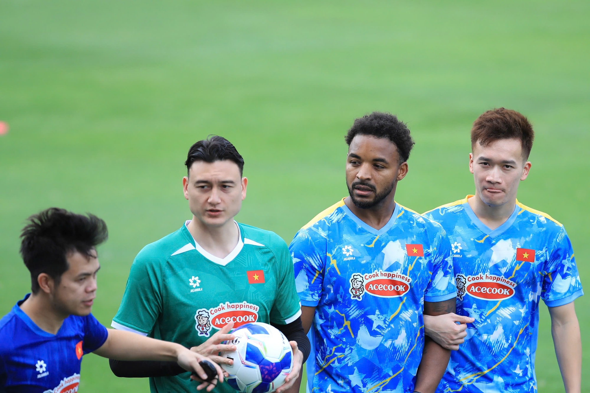 Trung Kiên và Văn Lâm: Thủ môn đẹp trai chuẩn tuyển Việt Nam 2026 - Ảnh 8. Trung Kiên và Văn Lâm: Thủ môn đẹp trai chuẩn tuyển Việt Nam 2026 - Ảnh 8.