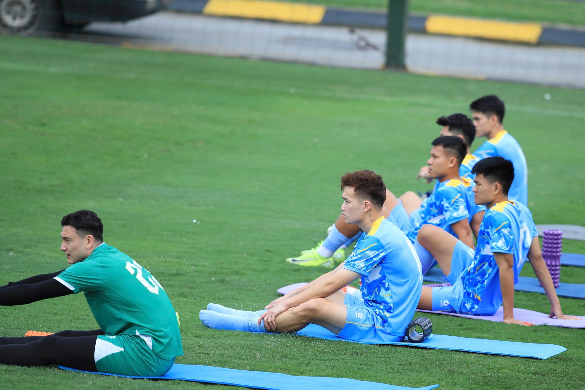 Trung Kiên và Văn Lâm: Thủ môn đẹp trai chuẩn tuyển Việt Nam 2026 - Ảnh 10. Trung Kiên và Văn Lâm: Thủ môn đẹp trai chuẩn tuyển Việt Nam 2026 - Ảnh 10.