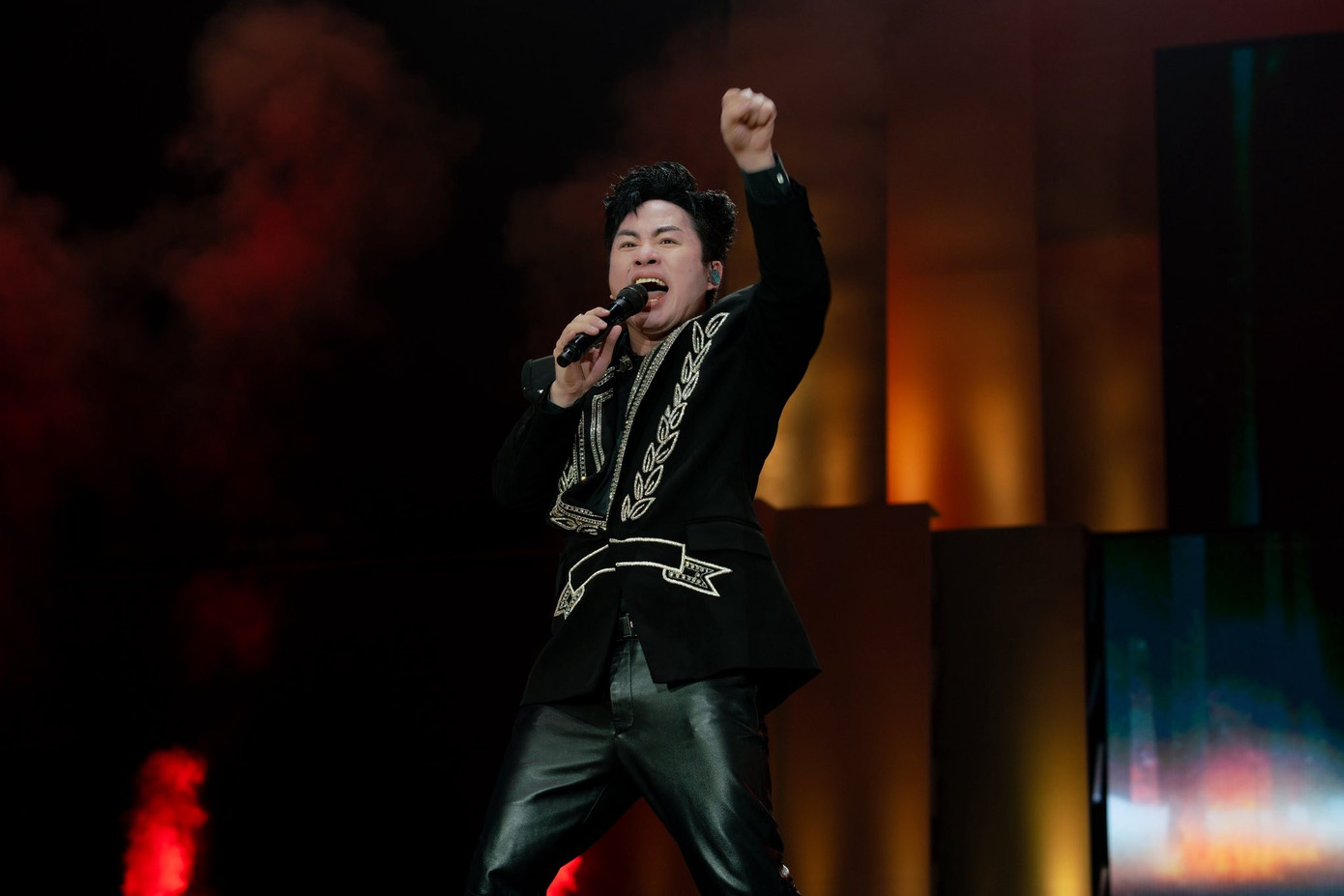 Tùng Dương cover E là không thể: Cơn sốt âm nhạc gây tranh cãi 2026 - Ảnh 4. Tùng Dương cover E là không thể: Cơn sốt âm nhạc gây tranh cãi 2026 - Ảnh 4.