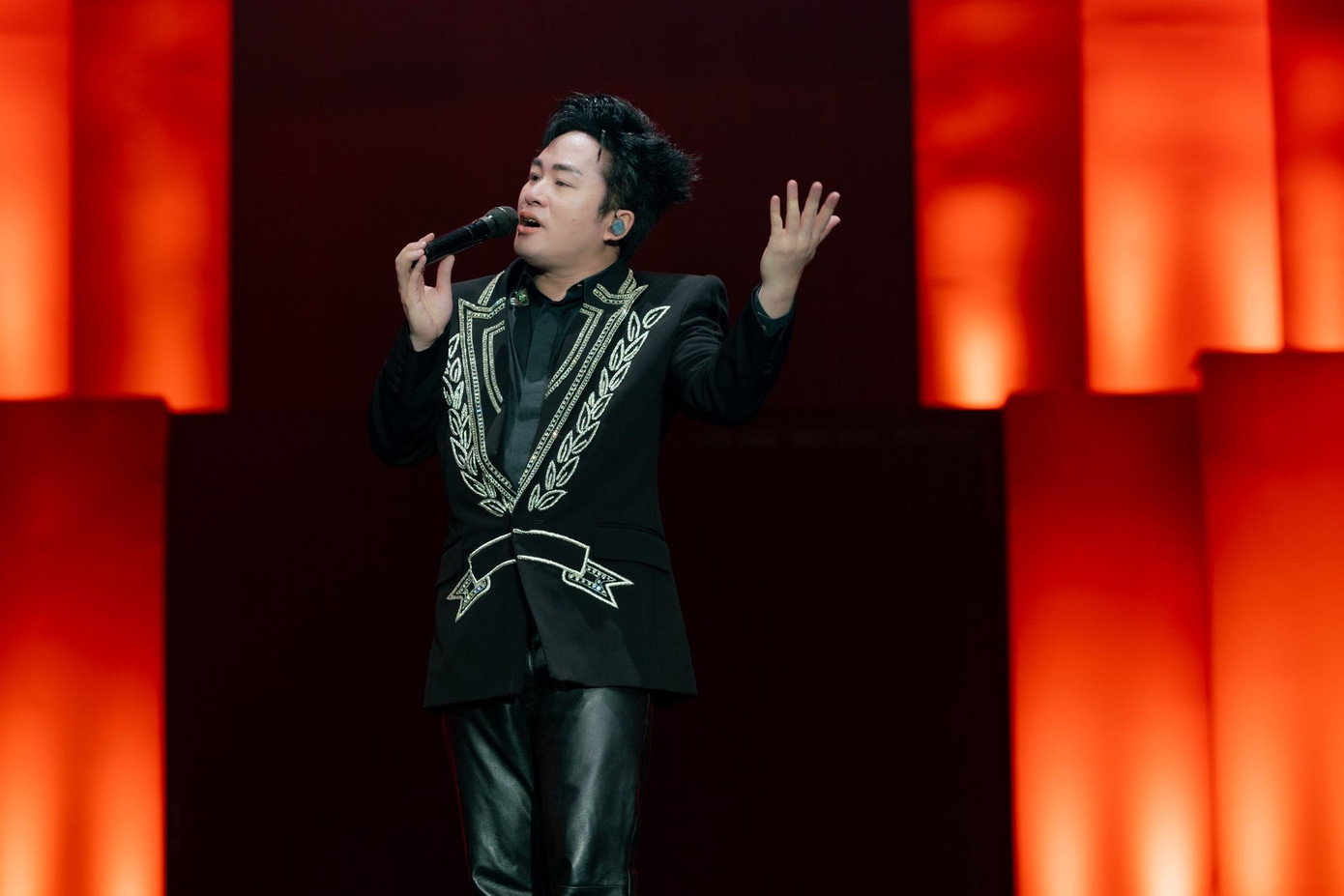 Tùng Dương cover E là không thể: Cơn sốt âm nhạc gây tranh cãi 2026 - Ảnh 3. Tùng Dương cover E là không thể: Cơn sốt âm nhạc gây tranh cãi 2026 - Ảnh 3.