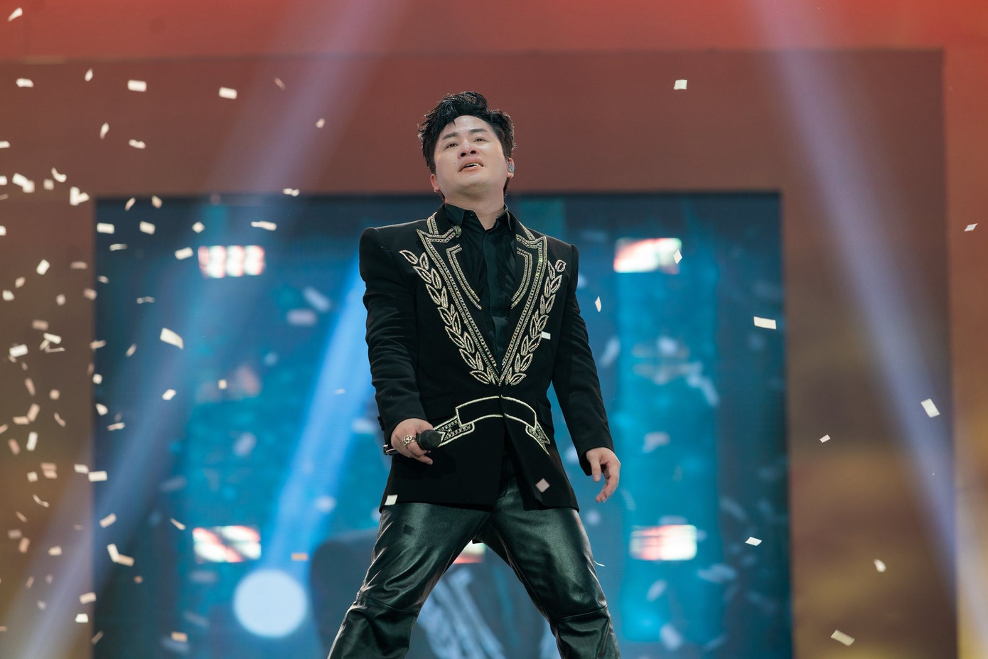 Tùng Dương cover E là không thể: Cơn sốt âm nhạc gây tranh cãi 2026 - Ảnh 1. Tùng Dương cover E là không thể: Cơn sốt âm nhạc gây tranh cãi 2026 - Ảnh 1.