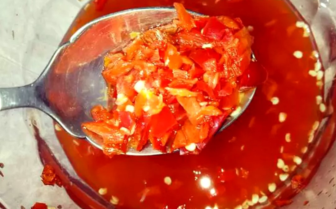 Người đàn ông lá gan "gục ngã" chuyển màu sau 7 ngày uống rượu liên tục - Ảnh 2.