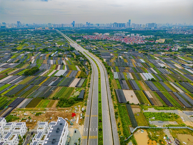 Đại lộ 10 làn xe vào giai đoạn nước rút: Chỉ còn 6 ngày hoàn tất giải phóng mặt bằng, loạt dự án của Vingroup và Sunshine hưởng lợi - Ảnh 2.