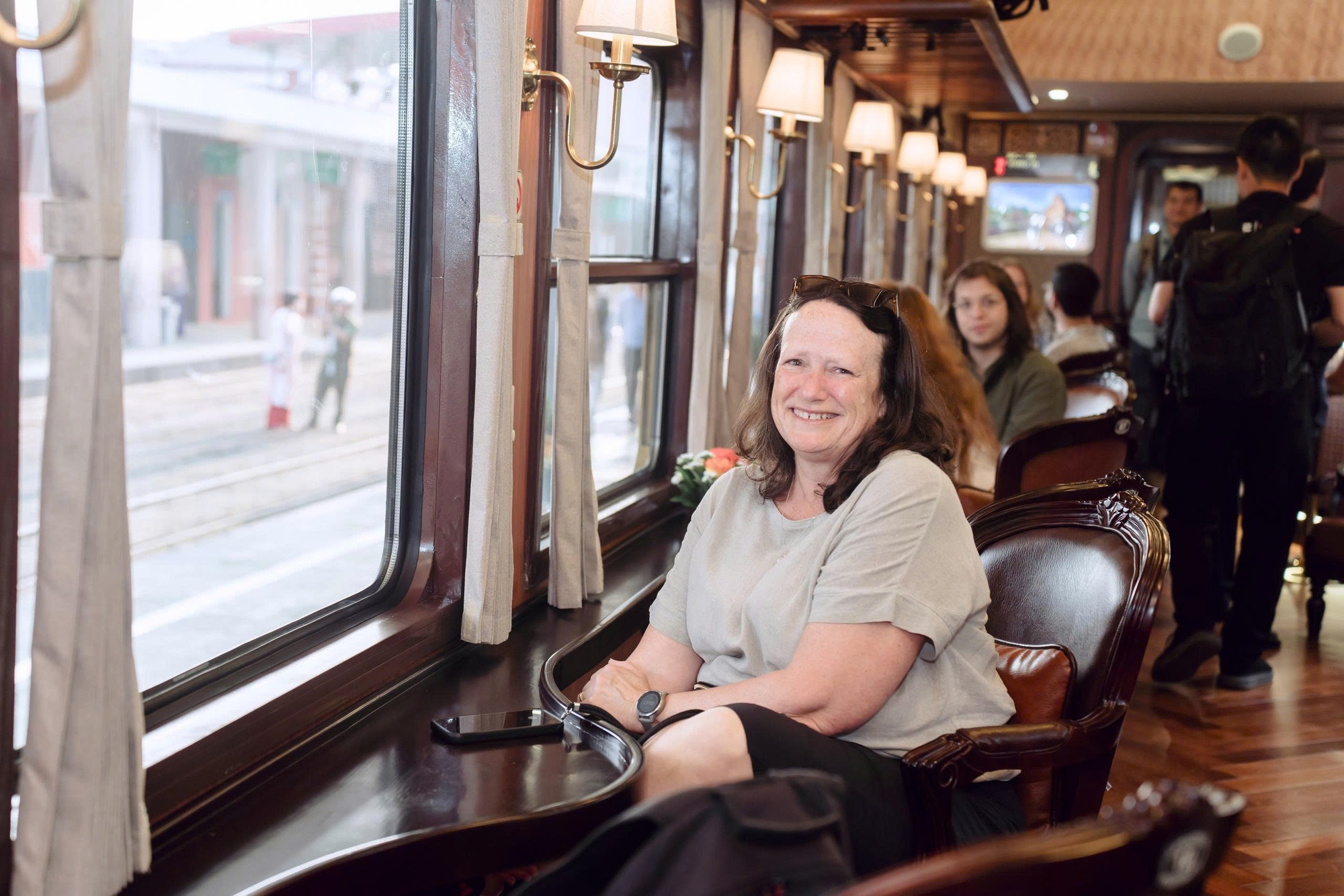 Bất ngờ với giao diện "tím Huế mộng mơ" của đoàn tàu di sản miền Trung - Ảnh 5.