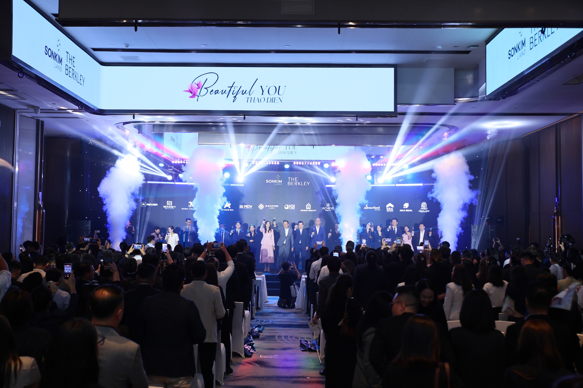 “Beautiful You, Beautiful Thao Dien” – dấu ấn thăng hoa cảm xúc tại sự kiện kick-off The Berkley - Ảnh 1. “Beautiful You, Beautiful Thao Dien” – dấu ấn thăng hoa cảm xúc tại sự kiện kick-off The Berkley - Ảnh 1.