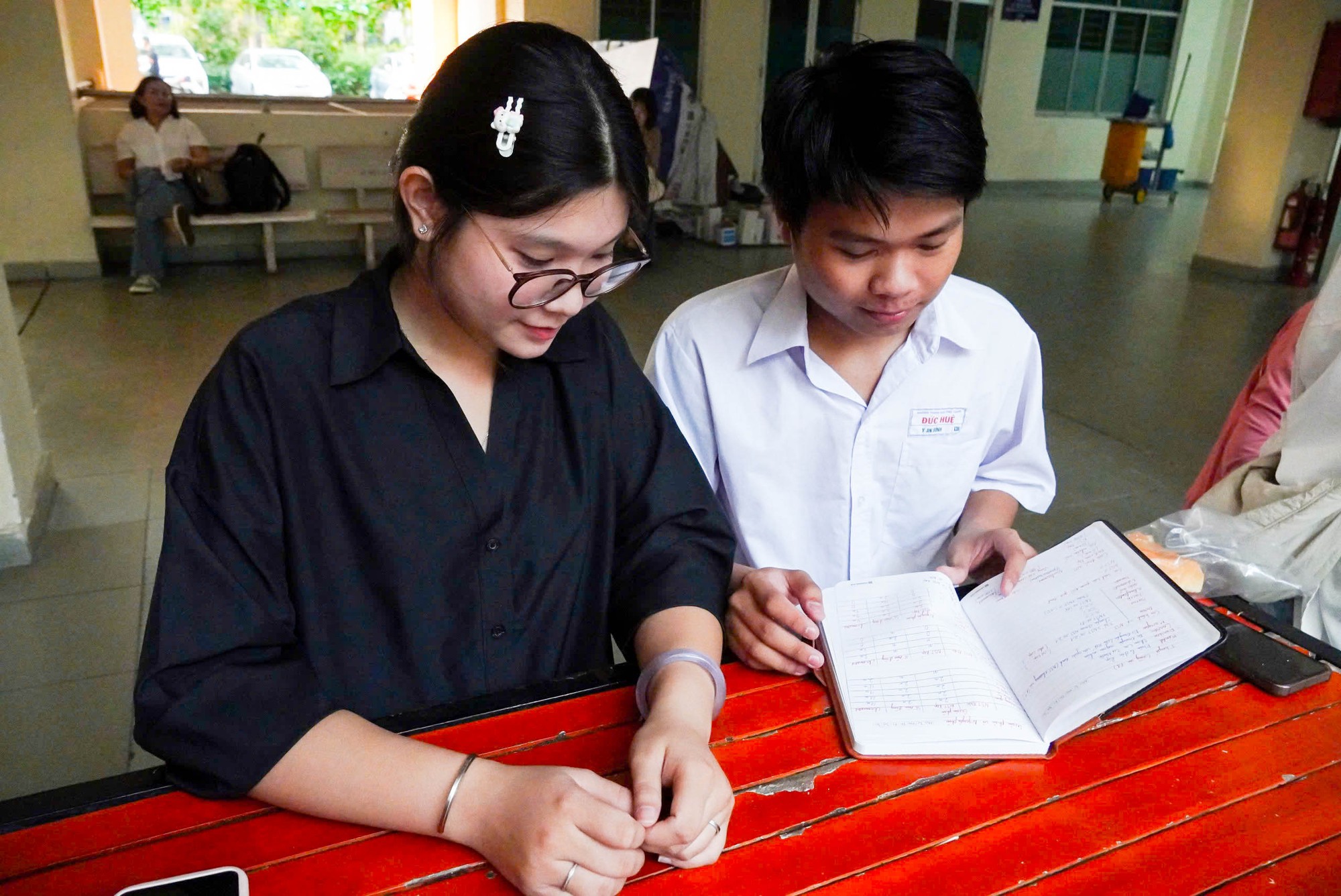 Thi đánh giá năng lực: Lượng thí sinh nhảy vọt 35%, ngành sư phạm tiếp tục "nóng" - Ảnh 1.