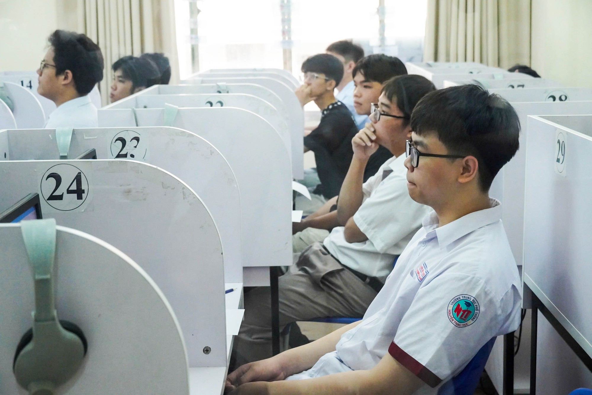 Thi đánh giá năng lực: Lượng thí sinh nhảy vọt 35%, ngành sư phạm tiếp tục "nóng" - Ảnh 2.