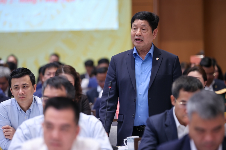 Chủ tịch FPT ông Trương Gia Bình: Thế giới đang đứng trước những biến động rất lớn, có thể ví như một "cơn sóng thần" chưa từng có - Ảnh 1.