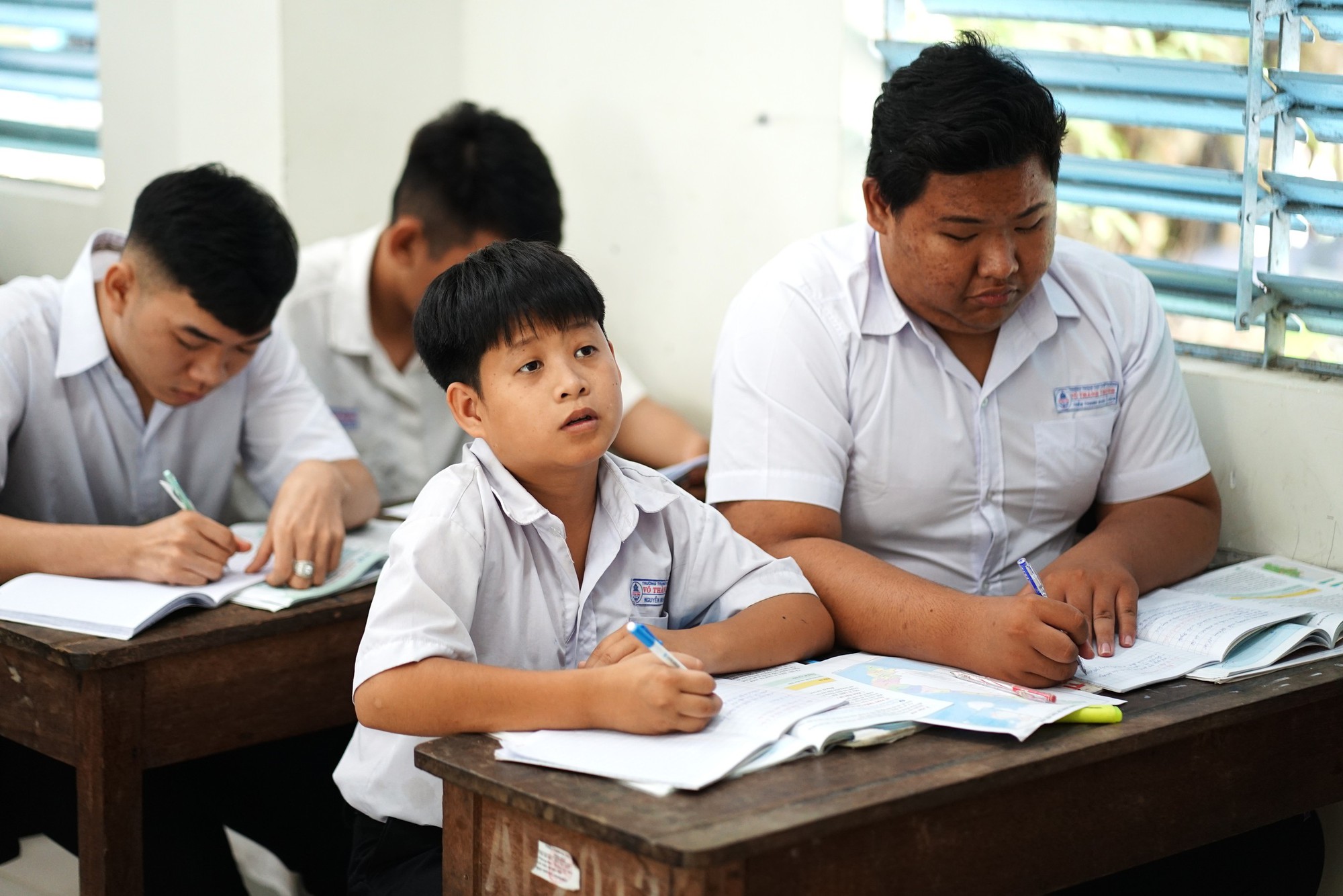 Cuộc sống đầy nghị lực của nam sinh An Giang trong clip 27 triệu view - Ảnh 10. Cuộc sống đầy nghị lực của nam sinh An Giang trong clip 27 triệu view - Ảnh 10.