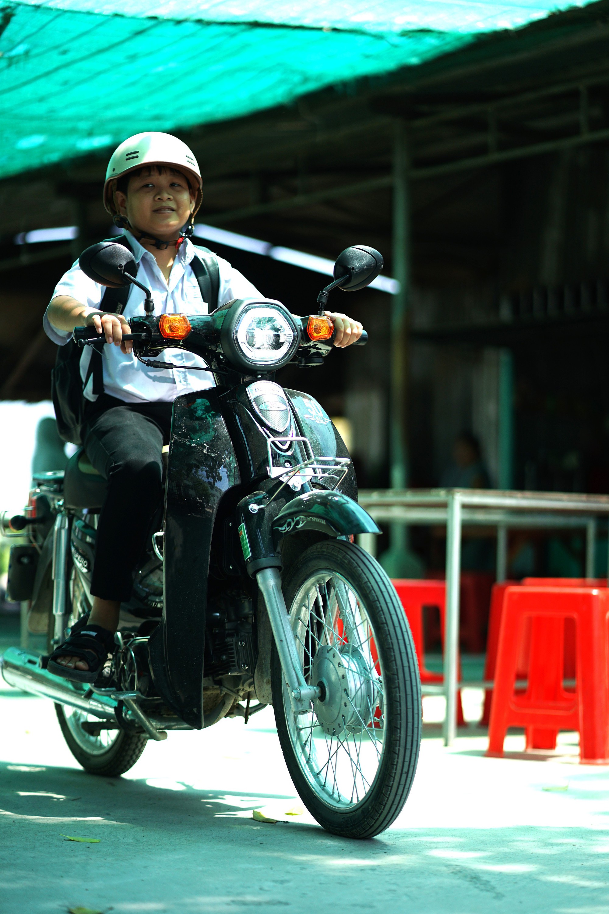 Cuộc sống đầy nghị lực của nam sinh An Giang trong clip 27 triệu view - Ảnh 13. Cuộc sống đầy nghị lực của nam sinh An Giang trong clip 27 triệu view - Ảnh 13.