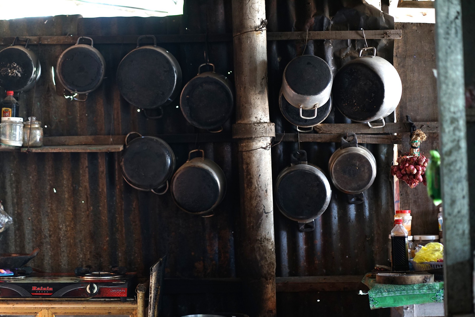 Cuộc sống đầy nghị lực của nam sinh An Giang trong clip 27 triệu view - Ảnh 5. Cuộc sống đầy nghị lực của nam sinh An Giang trong clip 27 triệu view - Ảnh 5.