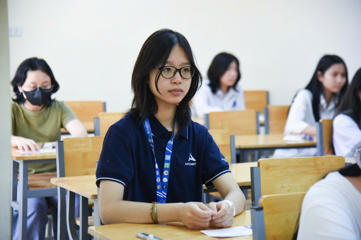 Gần 60 . 000 Sĩ tử Hà Nội lo lắng trước kỳ thi lớp 10 công lập 2026 - Ảnh 2. Gần 60 . 000 Sĩ tử Hà Nội lo lắng trước kỳ thi lớp 10 công lập 2026 - Ảnh 2.