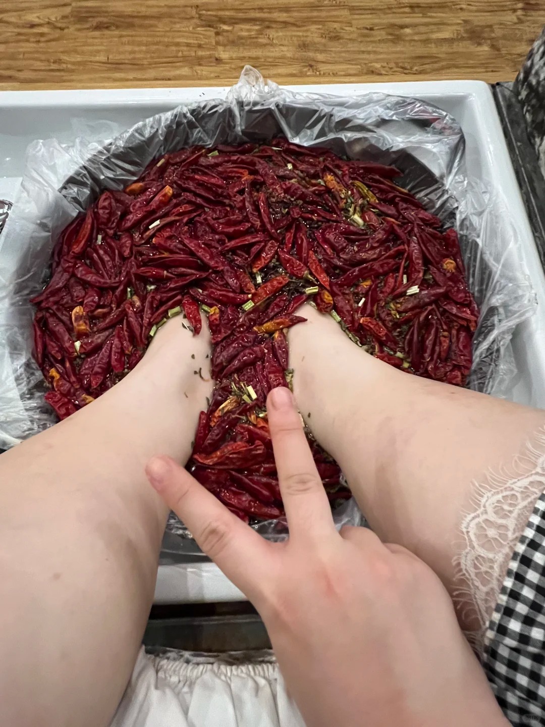 Trải nghiệm ngâm chân trong nồi lẩu độc đáo ở Trùng Khánh 2026 - Ảnh 2.