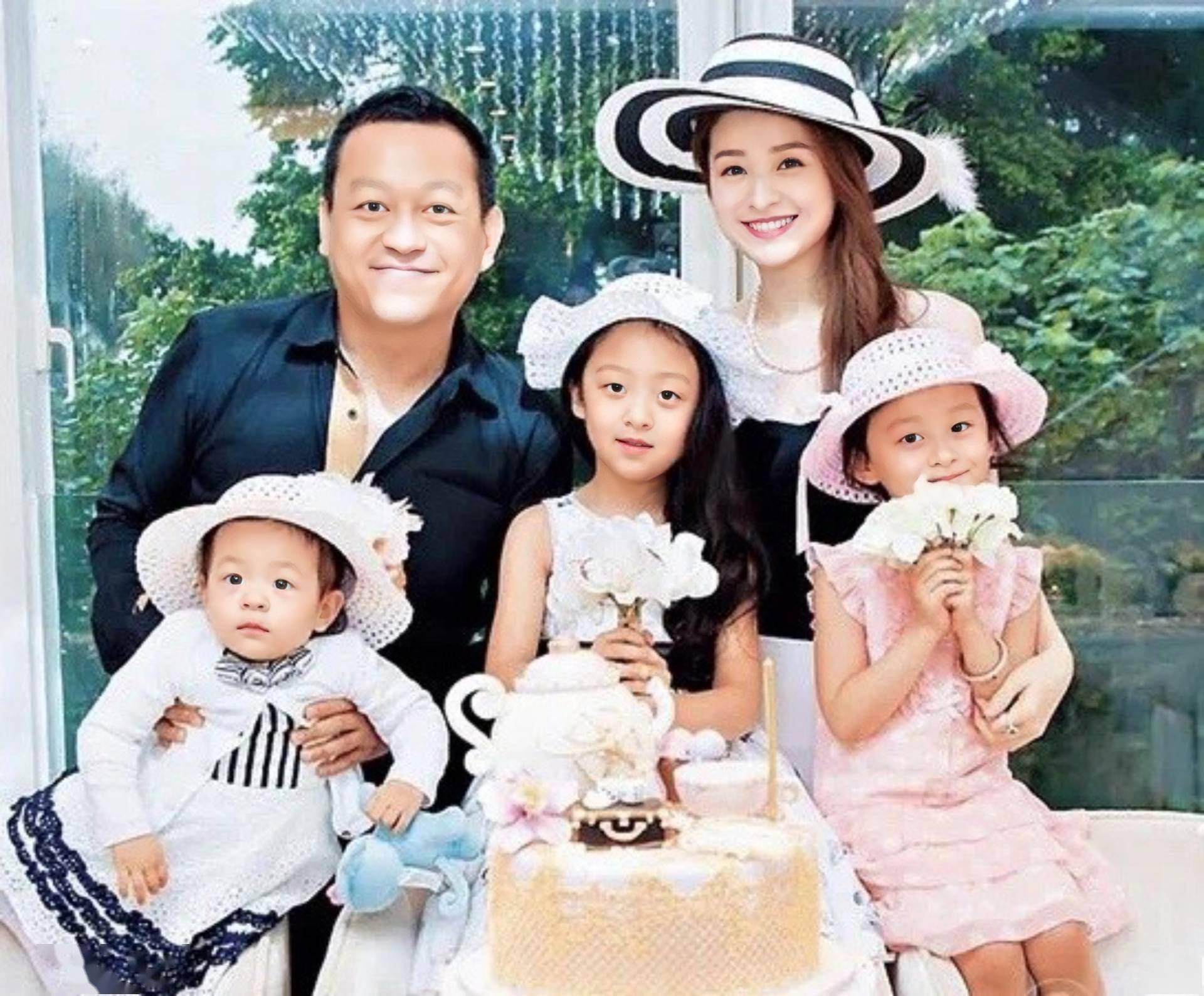 Nàng thơ Hong Kong Từ Thục Mẫn: Cuộc sống kín tiếng và hành trình hạnh phúc bên chồng đại gia - Ảnh 6. Nàng thơ Hong Kong Từ Thục Mẫn: Cuộc sống kín tiếng và hành trình hạnh phúc bên chồng đại gia - Ảnh 6.