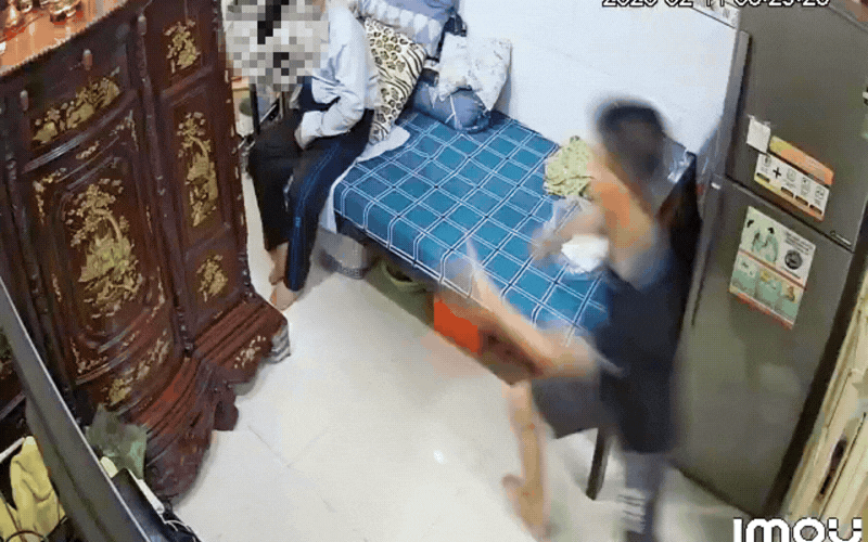 Xôn xao vụ bạo hành gia đình cháu ruột đánh cậu liệt giường tại TPHCM - Ảnh 2. Xôn xao vụ bạo hành gia đình cháu ruột đánh cậu liệt giường tại TPHCM - Ảnh 2.