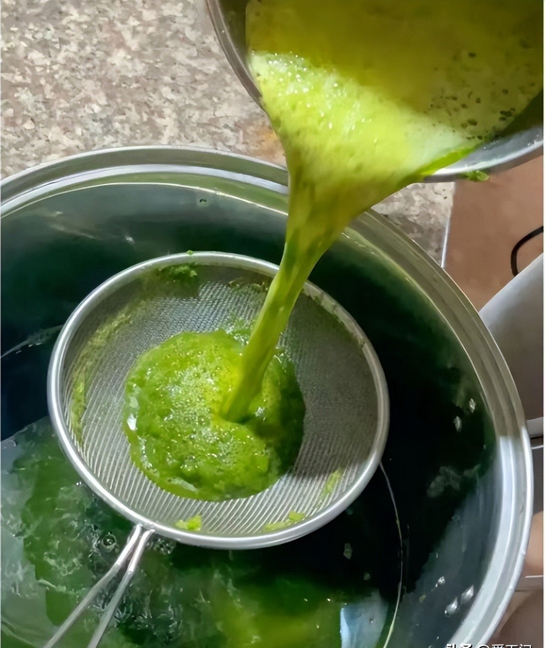 4 Món ăn thanh nhiệt cơ thể từ rau má giúp bổ gan và cải thiện thị lực - Ảnh 3. 4 Món ăn thanh nhiệt cơ thể từ rau má giúp bổ gan và cải thiện thị lực - Ảnh 3.