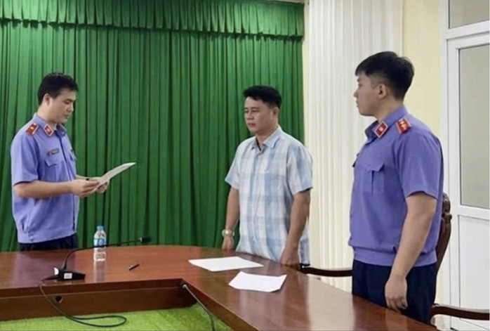 Vụ nữ sinh tử vong ở Vĩnh Long: Bạn đọc đề nghị làm rõ mối liên hệ giữa 2 cựu công an với tài xế - Ảnh 1.