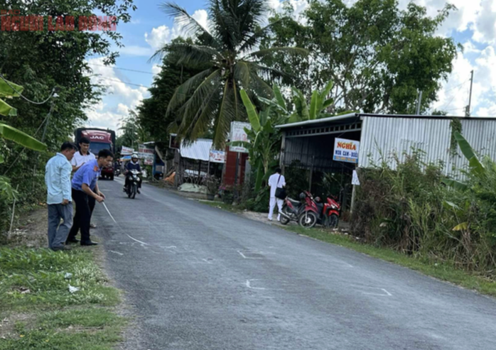 Vụ nữ sinh tử vong ở Vĩnh Long: Bạn đọc đề nghị làm rõ mối liên hệ giữa 2 cựu công an với tài xế - Ảnh 2.