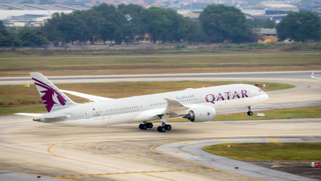 Qatar Airways hủy thêm 13 chuyến bay đi/đến Việt Nam do ảnh hưởng chiến sự Trung Đông - Ảnh 1.