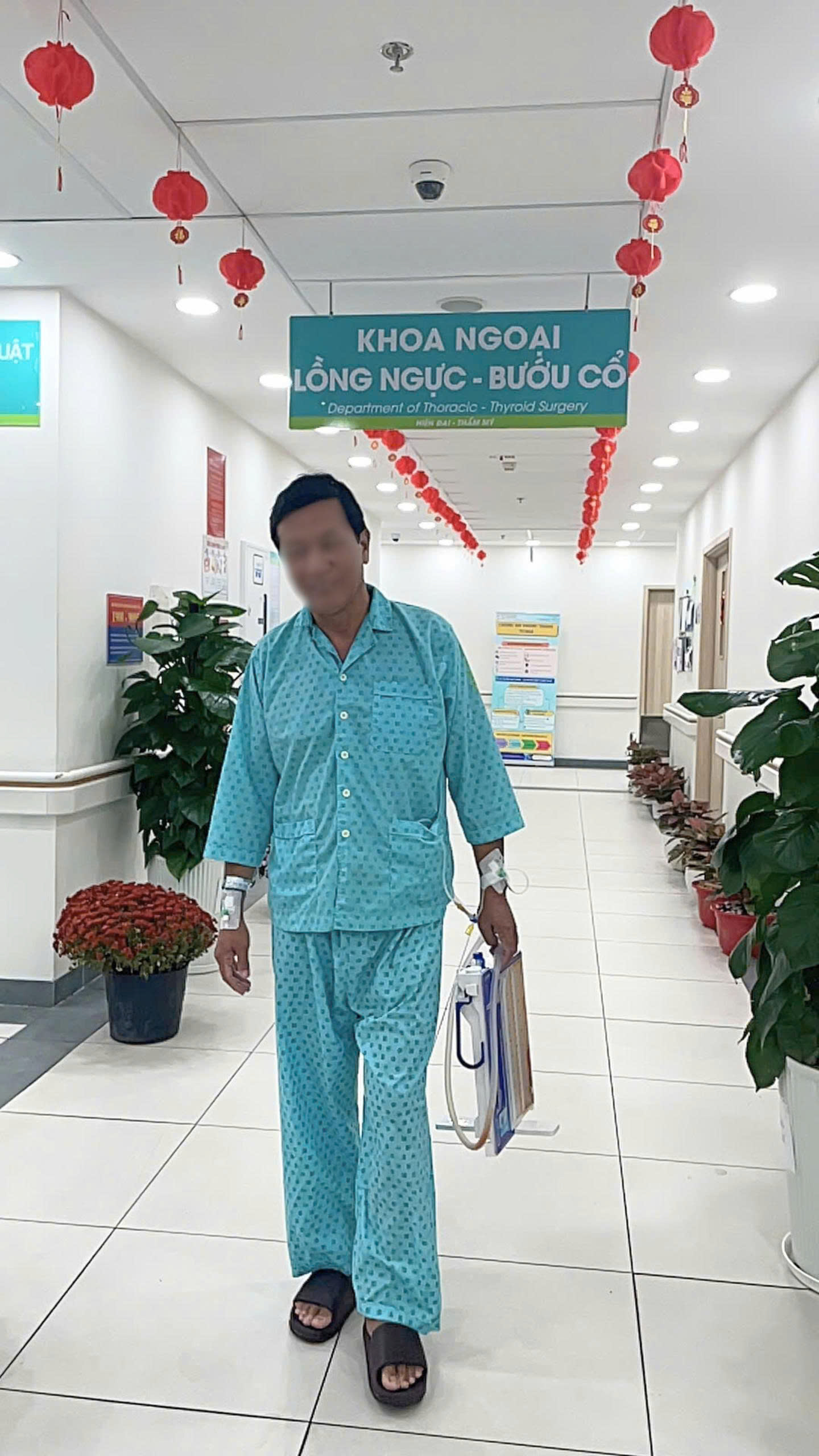 Ca robot mổ điều trị phổi biệt lập đầu tiên tại Việt Nam - Ảnh 1.