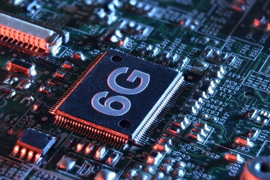 Chủ tịch FPT Trương Gia Bình và tham vọng 6G cùng Qualcomm và Samsung trong năm 2026 - Ảnh 1.