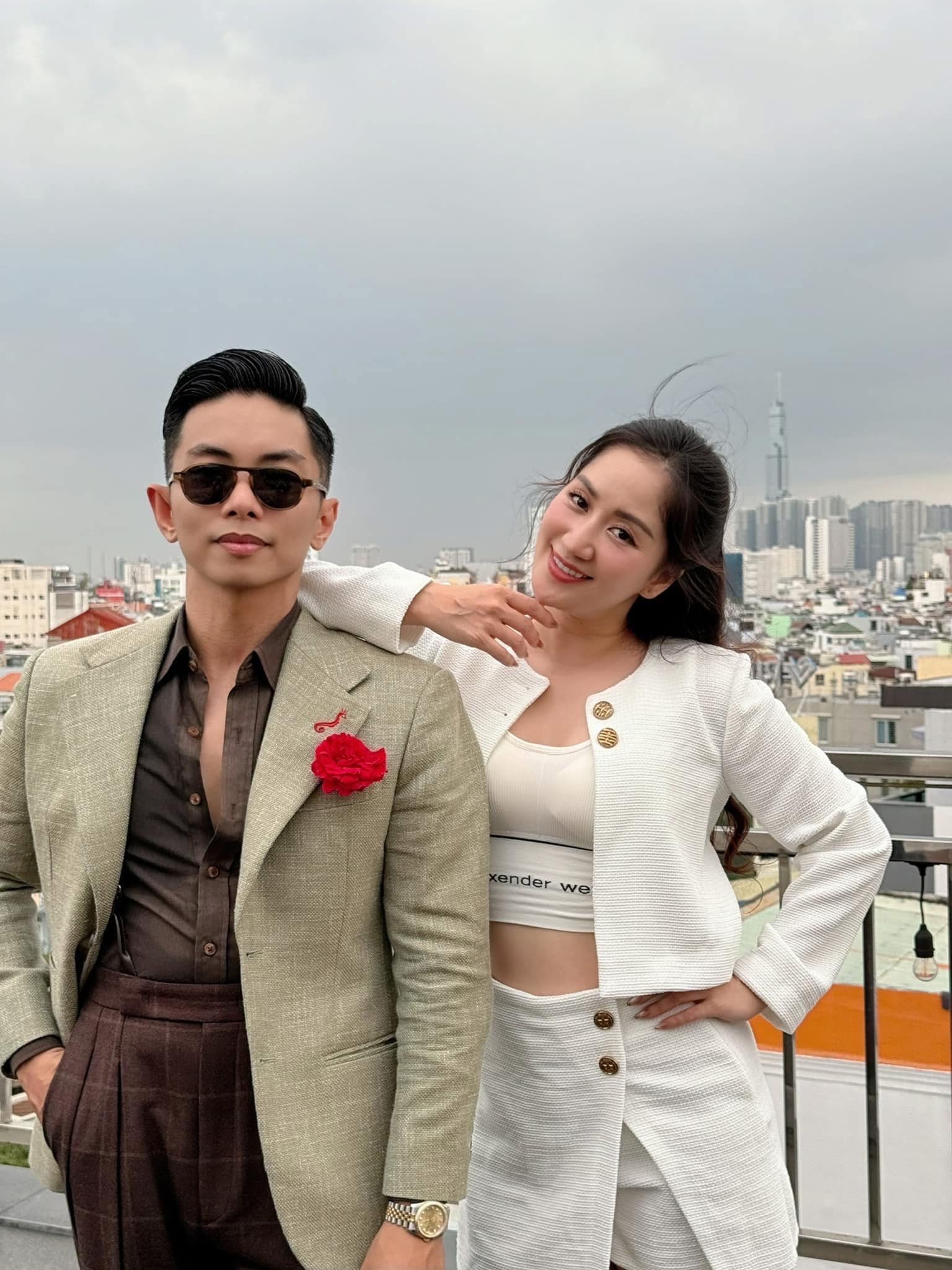 Thiếu gia Sài thành si mê nữ nghệ sĩ U45 là viện trưởng hơn 11 tuổi, xây nhà mặt tiền trăm tỷ  - Ảnh 4.