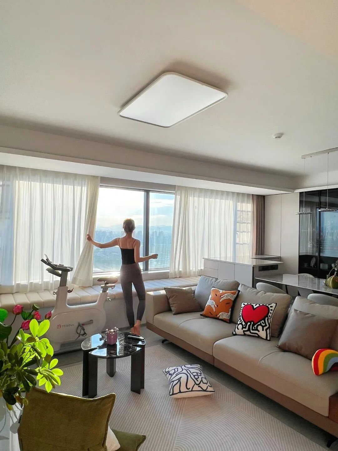 Tôi từng mê “phòng khách rộng” khi mua nhà - đến lúc dọn vào ở mới nhận ra 6 rắc rối không ai nói trước- Ảnh 5. Tôi từng mê “phòng khách rộng” khi mua nhà - đến lúc dọn vào ở mới nhận ra 6 rắc rối không ai nói trước- Ảnh 5.