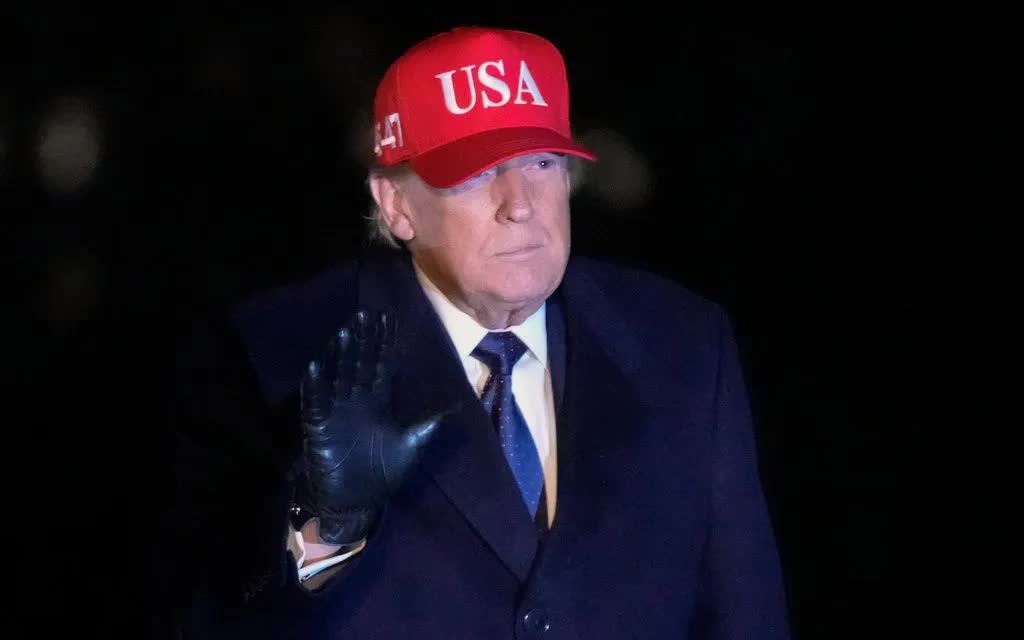 Ông Trump yêu cầu dừng sử dụng AI của Anthropic - Ảnh 1.