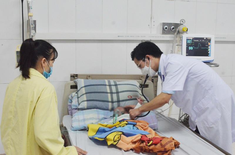 Cảnh giác RSV gây bệnh hô hấp nặng cho trẻ dưới 1 tuổi, chủ động phòng bệnh dịp đầu năm - Ảnh 1. Cảnh giác RSV gây bệnh hô hấp nặng cho trẻ dưới 1 tuổi, chủ động phòng bệnh dịp đầu năm - Ảnh 1.