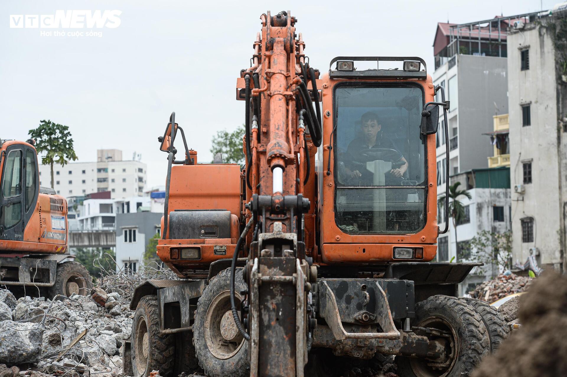 Hà Nội đẩy nhanh tiến độ phá dỡ công trình cho dự án Vành đai 2 , 5 năm 2026 - Ảnh 7. Hà Nội đẩy nhanh tiến độ phá dỡ công trình cho dự án Vành đai 2 , 5 năm 2026 - Ảnh 7.