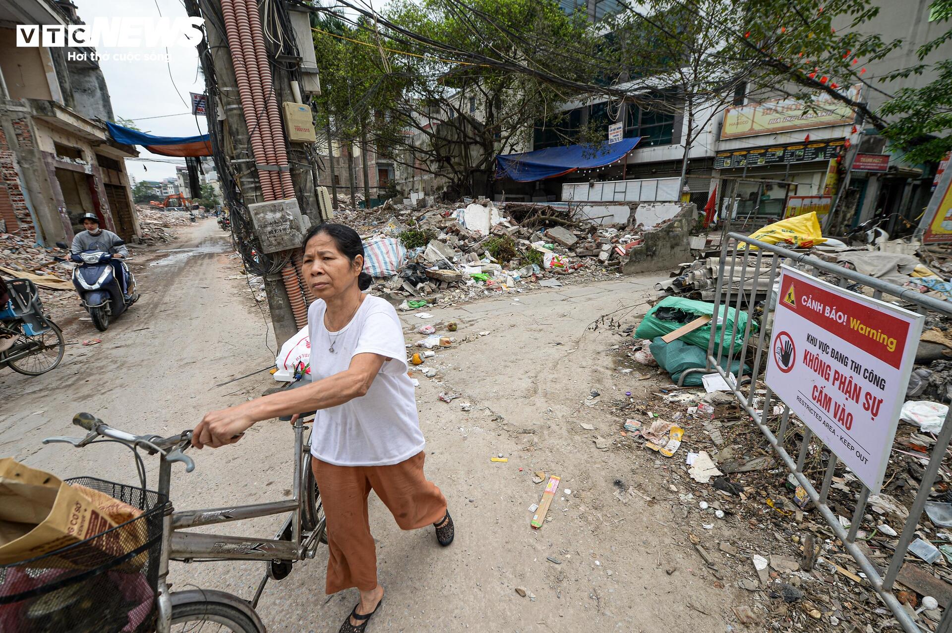 Hà Nội đẩy nhanh tiến độ phá dỡ công trình cho dự án Vành đai 2 , 5 năm 2026 - Ảnh 15. Hà Nội đẩy nhanh tiến độ phá dỡ công trình cho dự án Vành đai 2 , 5 năm 2026 - Ảnh 15.