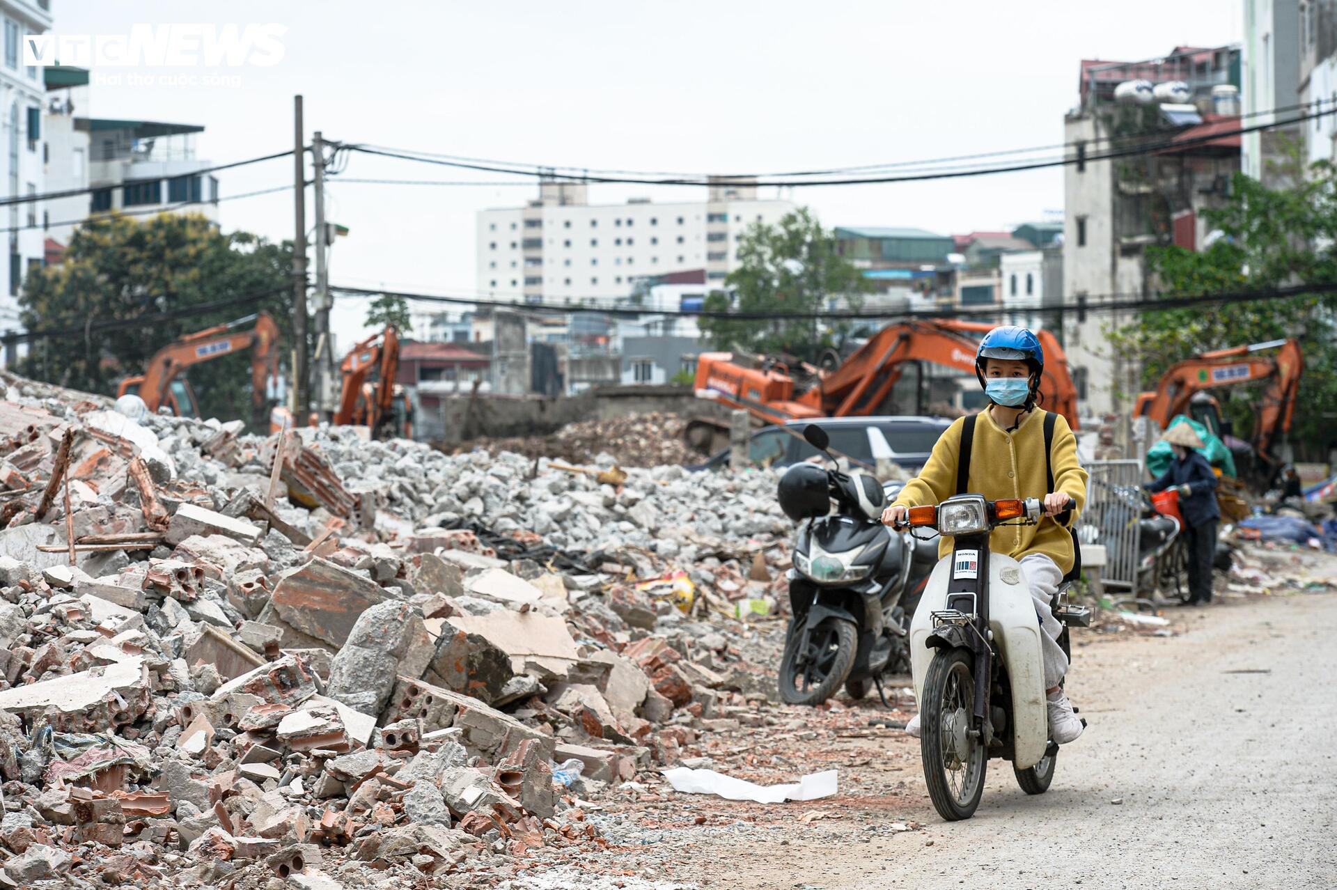 Hà Nội đẩy nhanh tiến độ phá dỡ công trình cho dự án Vành đai 2 , 5 năm 2026 - Ảnh 16. Hà Nội đẩy nhanh tiến độ phá dỡ công trình cho dự án Vành đai 2 , 5 năm 2026 - Ảnh 16.