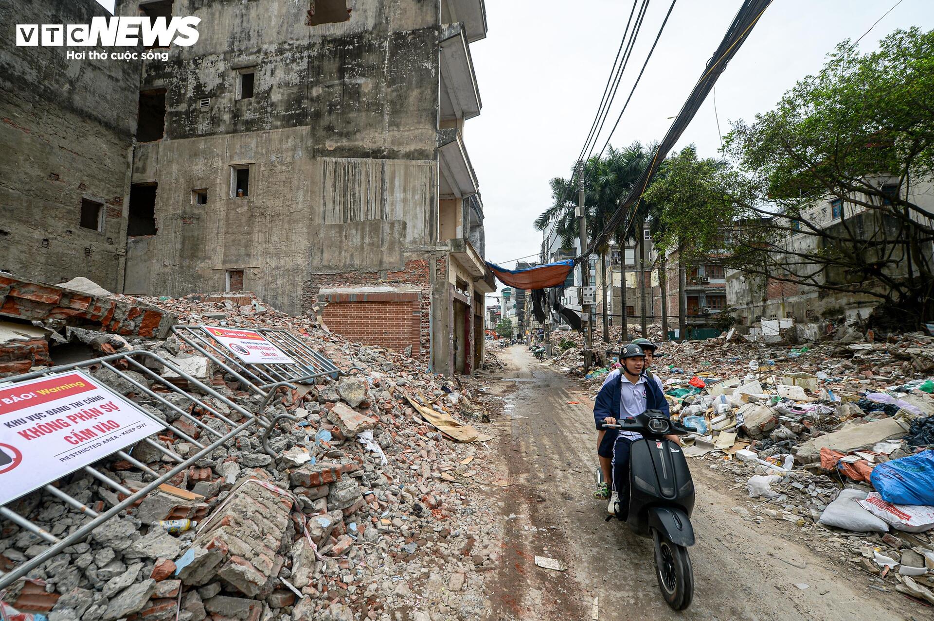 Hà Nội đẩy nhanh tiến độ phá dỡ công trình cho dự án Vành đai 2 , 5 năm 2026 - Ảnh 18. Hà Nội đẩy nhanh tiến độ phá dỡ công trình cho dự án Vành đai 2 , 5 năm 2026 - Ảnh 18.