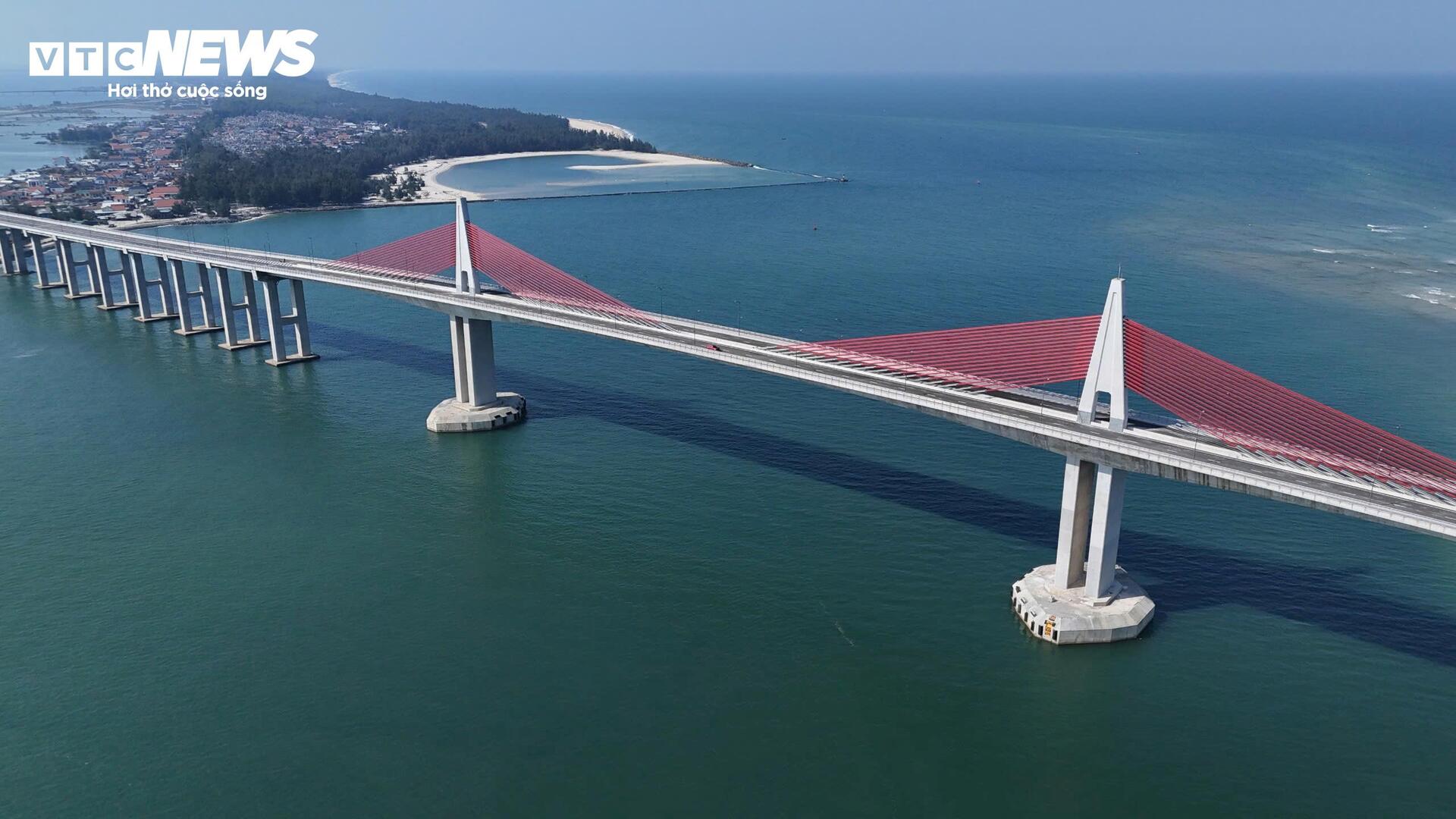 Cầu vượt biển Thuận An tại Huế hoàn thành , chờ thông xe trong năm 2026 - Ảnh 1. Cầu vượt biển Thuận An tại Huế hoàn thành , chờ thông xe trong năm 2026 - Ảnh 1.