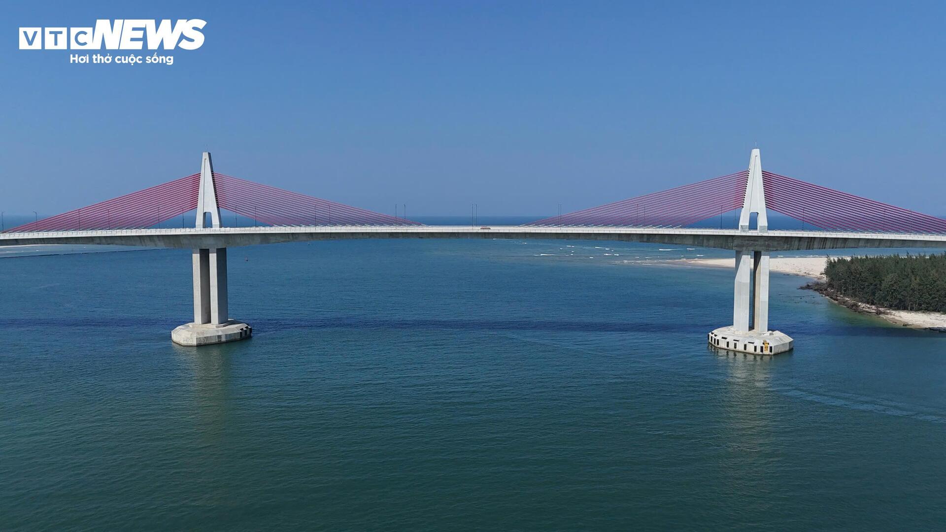 Cầu vượt biển Thuận An tại Huế hoàn thành , chờ thông xe trong năm 2026 - Ảnh 8. Cầu vượt biển Thuận An tại Huế hoàn thành , chờ thông xe trong năm 2026 - Ảnh 8.