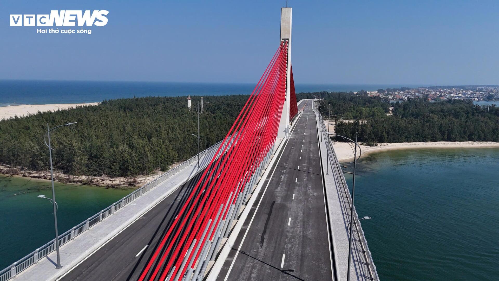 Cầu vượt biển Thuận An tại Huế hoàn thành , chờ thông xe trong năm 2026 - Ảnh 4. Cầu vượt biển Thuận An tại Huế hoàn thành , chờ thông xe trong năm 2026 - Ảnh 4.