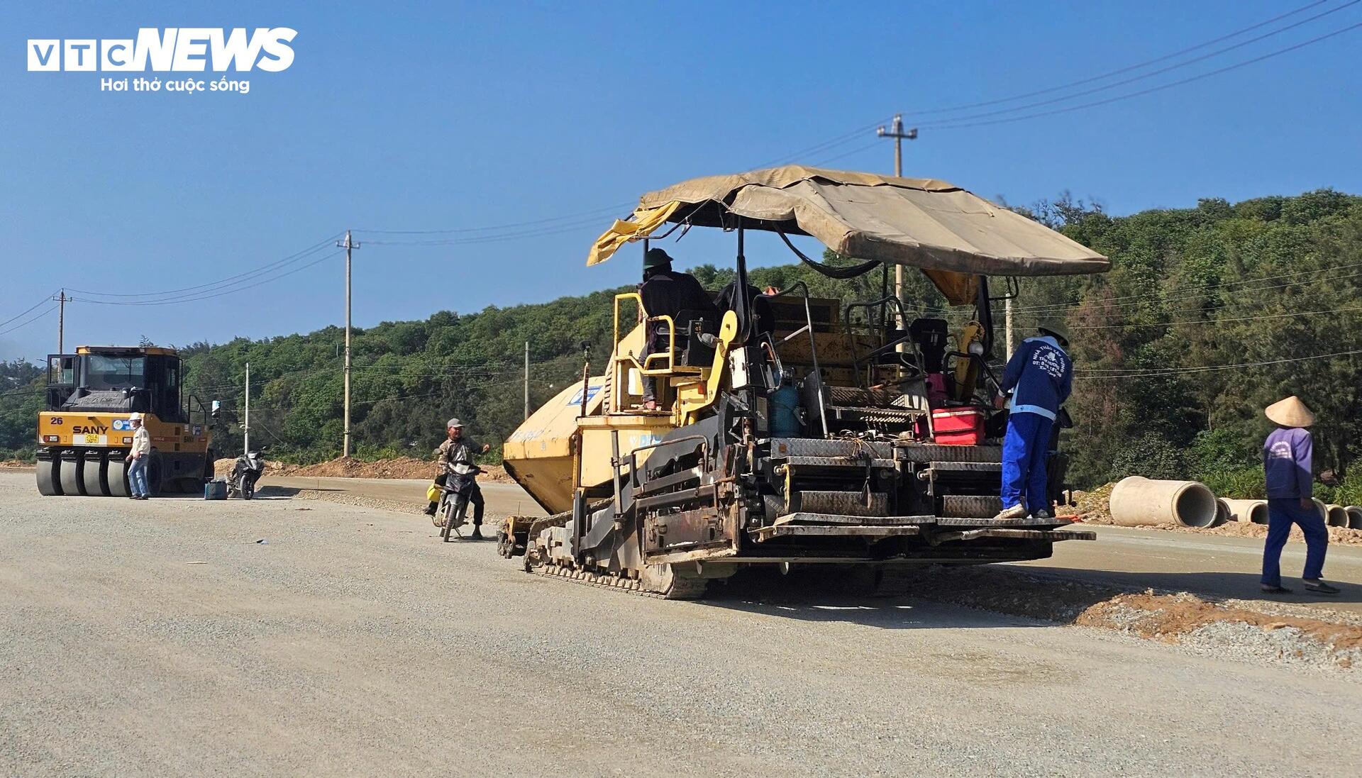Cầu vượt biển Thuận An tại Huế hoàn thành , chờ thông xe trong năm 2026 - Ảnh 10. Cầu vượt biển Thuận An tại Huế hoàn thành , chờ thông xe trong năm 2026 - Ảnh 10.