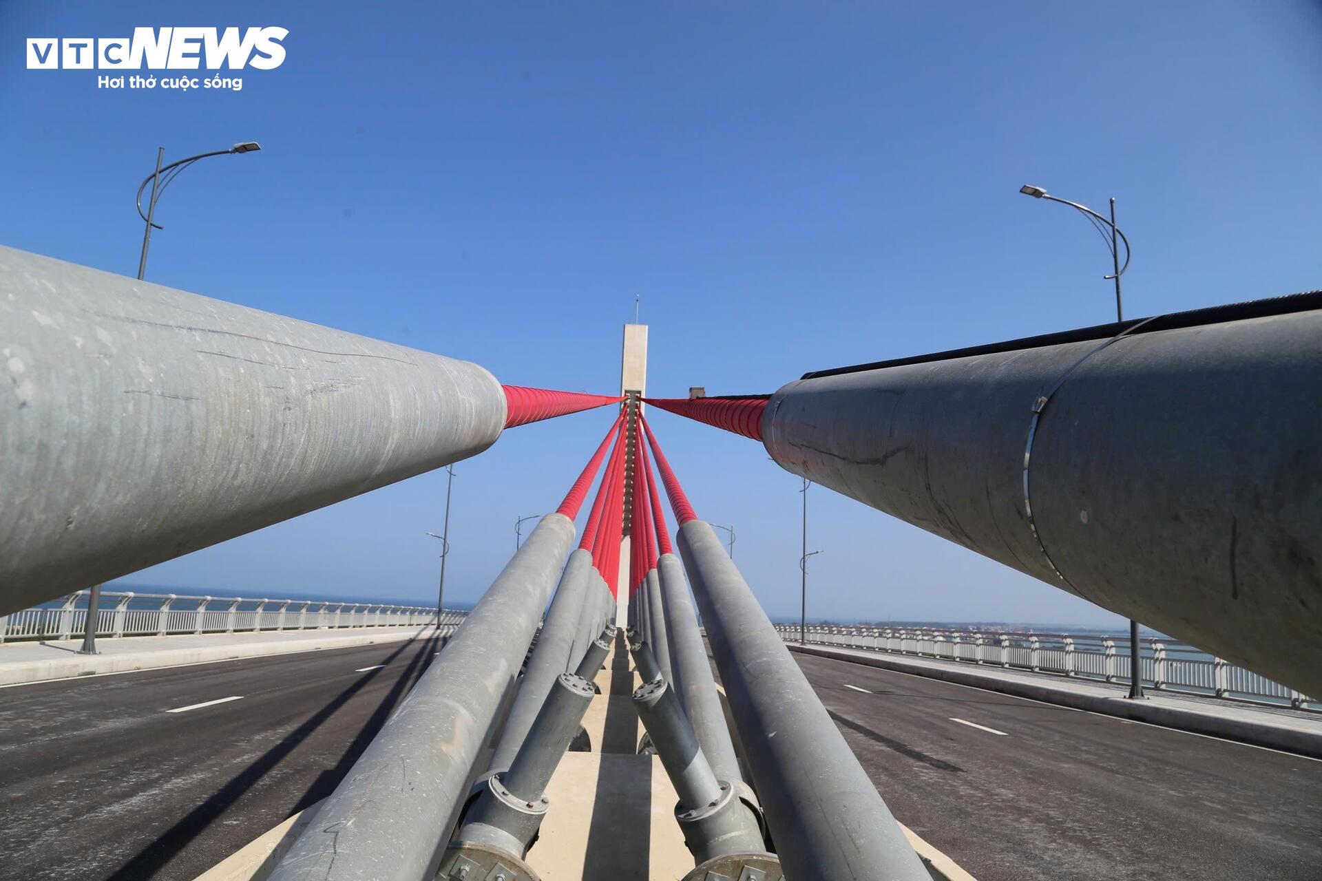 Cầu vượt biển Thuận An tại Huế hoàn thành , chờ thông xe trong năm 2026 - Ảnh 9. Cầu vượt biển Thuận An tại Huế hoàn thành , chờ thông xe trong năm 2026 - Ảnh 9.