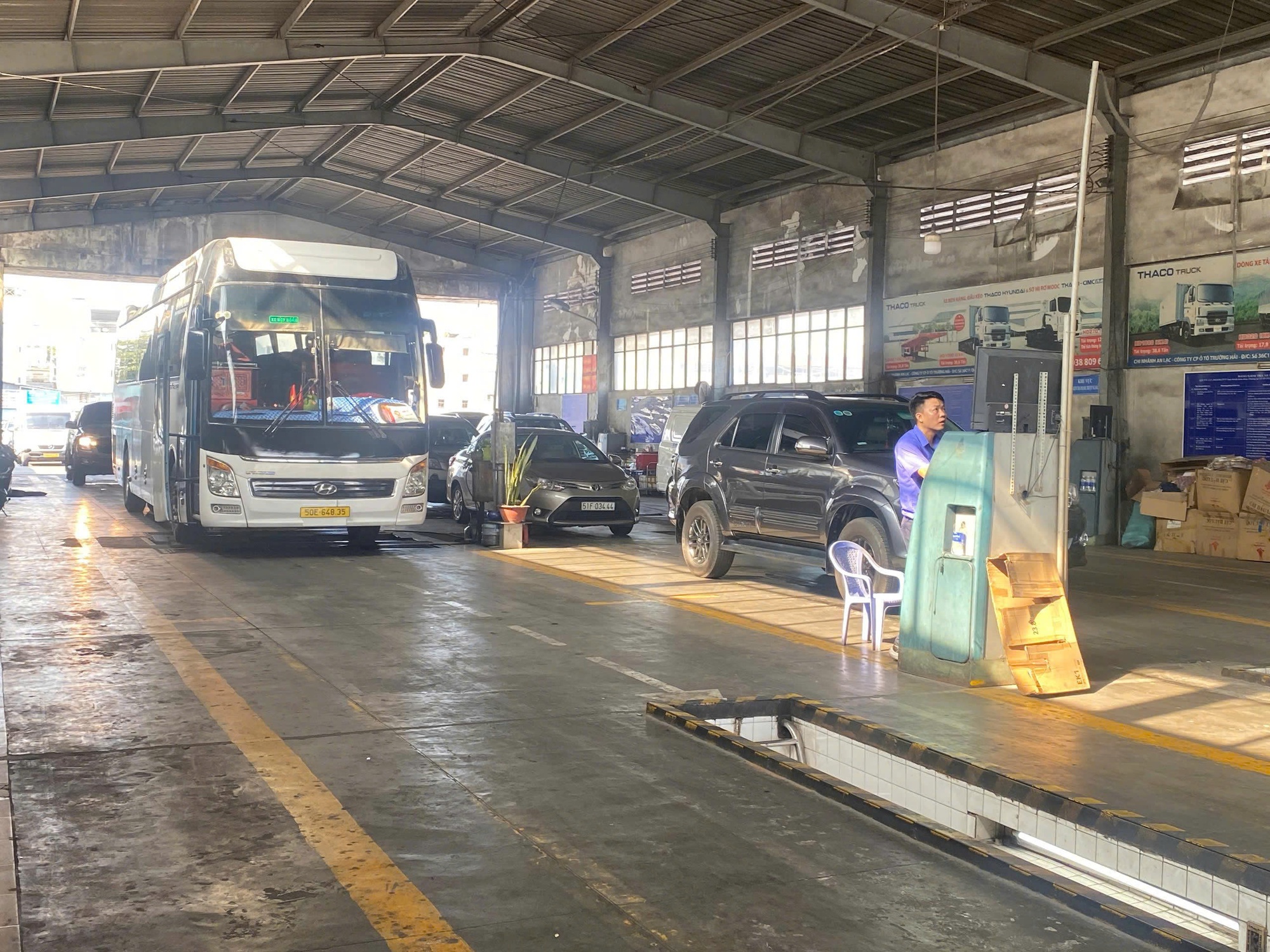 Ồ ạt đưa xe đăng kiểm khí thải - Ảnh 1.