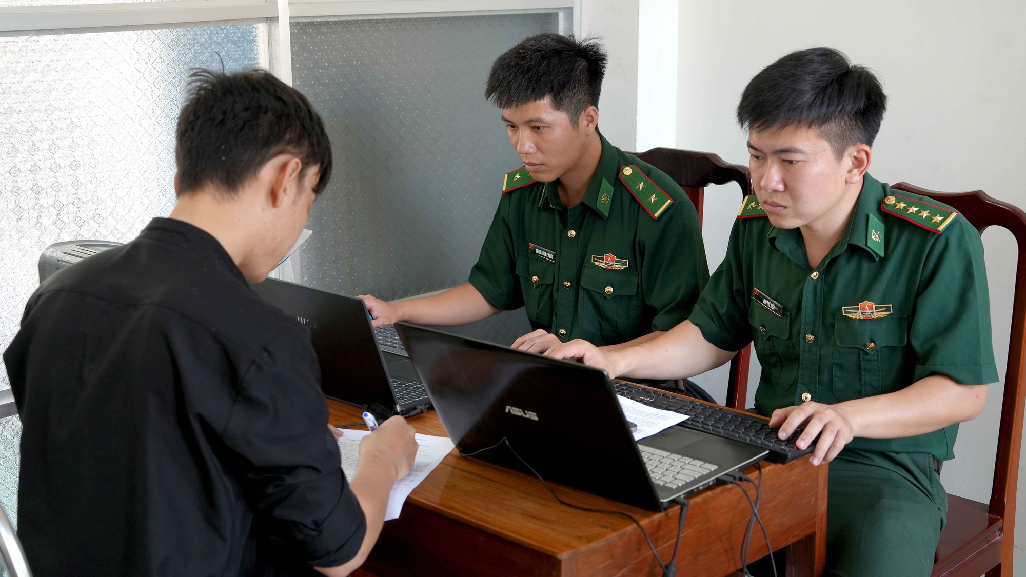 Khởi tố Giám đốc doanh nghiệp và hàng loạt cán bộ vi phạm quy định môi trường - Ảnh 12. Khởi tố Giám đốc doanh nghiệp và hàng loạt cán bộ vi phạm quy định môi trường - Ảnh 12.