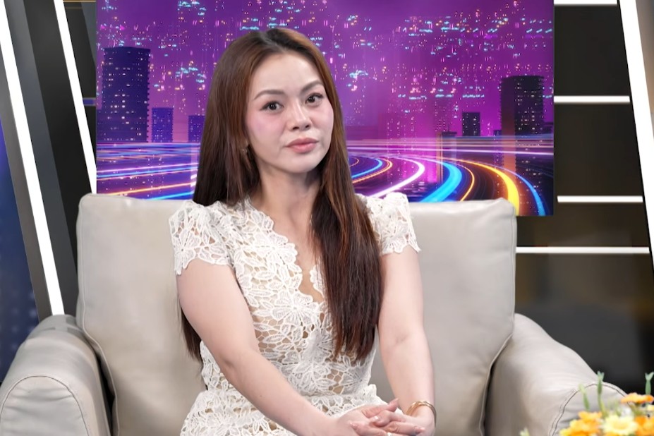 Nữ ca sĩ 40 tuổi bị hàng trăm người tấn công, gây rối- Ảnh 2. Nữ ca sĩ 40 tuổi bị hàng trăm người tấn công, gây rối- Ảnh 2.