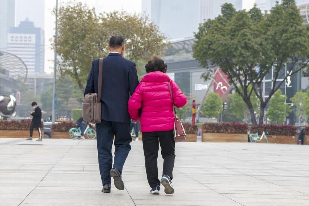 Sau tuổi 50 chưa có lương hưu, tôi nghỉ làm trông cháu 13 năm và trả giá bằng chính tuổi già của mình - Ảnh 2.