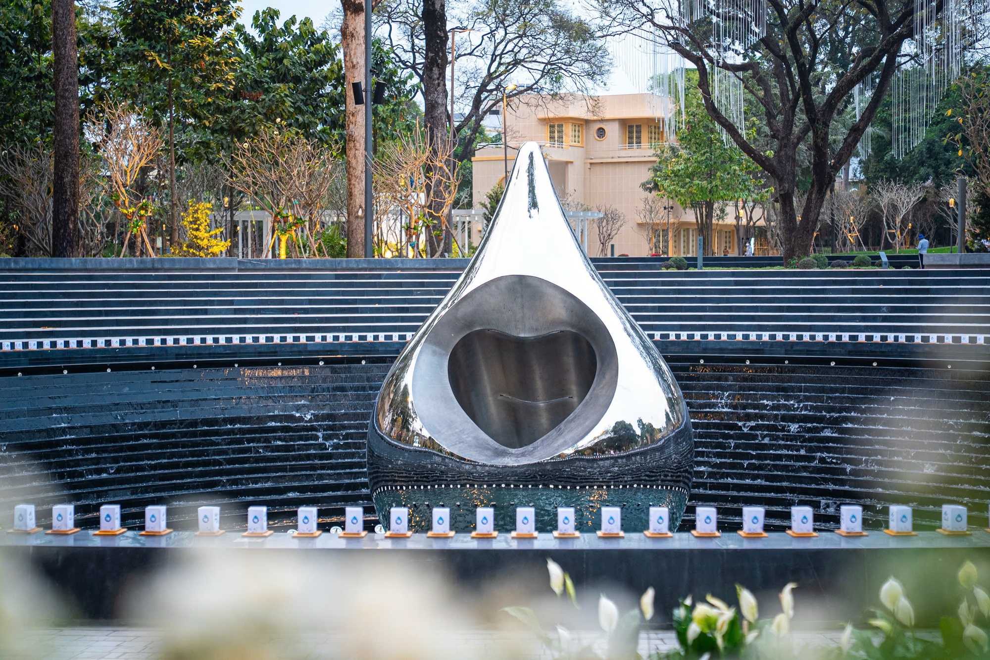 Làm sân bay chỉ mất 2 năm, xây cáp treo lên nóc nhà Đông Dương trong 800 ngày: “tiêu chuẩn” Sun Group và cuộc chơi không dành cho số đông - Ảnh 3.