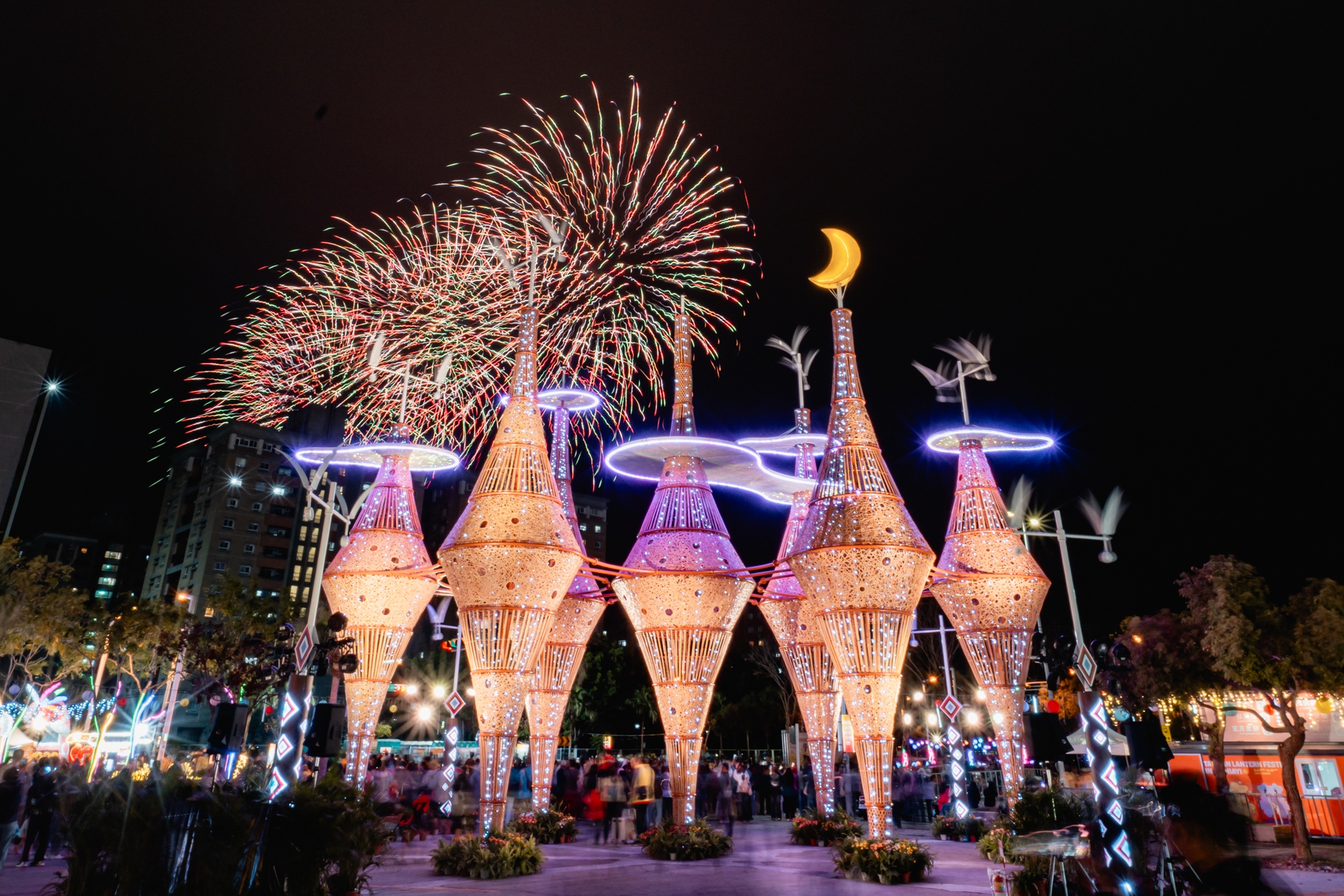 Lạc bước giữa 600 tuyệt tác ánh sáng tại lễ hội đèn lồng Đài Loan 2026 - Ảnh 2. Lạc bước giữa 600 tuyệt tác ánh sáng tại lễ hội đèn lồng Đài Loan 2026 - Ảnh 2.