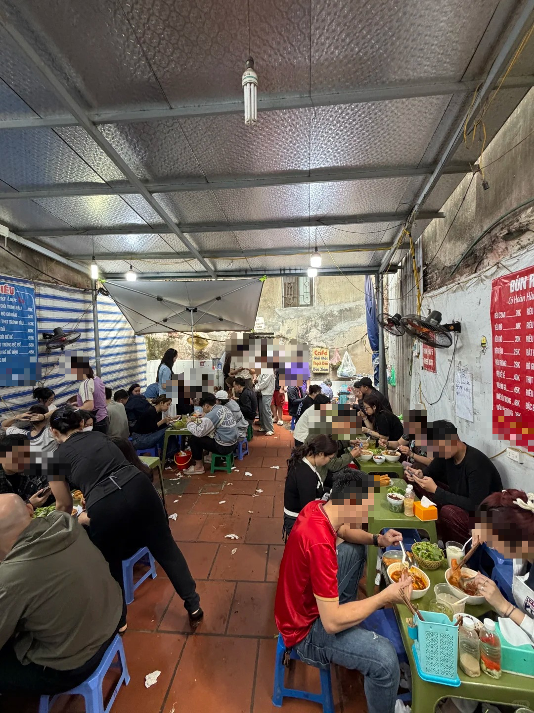 Ẩm thực vỉa hè Việt Nam và cuộc tranh luận từ du khách Trung Quốc - Ảnh 7. Ẩm thực vỉa hè Việt Nam và cuộc tranh luận từ du khách Trung Quốc - Ảnh 7.