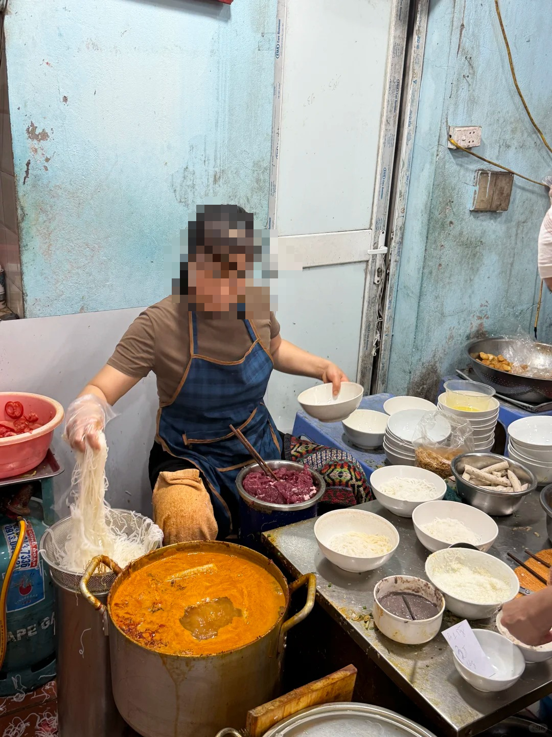 Ẩm thực vỉa hè Việt Nam và cuộc tranh luận từ du khách Trung Quốc - Ảnh 4. Ẩm thực vỉa hè Việt Nam và cuộc tranh luận từ du khách Trung Quốc - Ảnh 4.