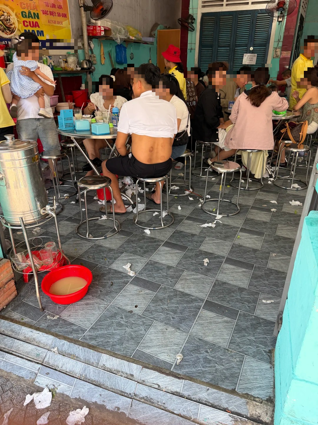 Ẩm thực vỉa hè Việt Nam và cuộc tranh luận từ du khách Trung Quốc - Ảnh 6. Ẩm thực vỉa hè Việt Nam và cuộc tranh luận từ du khách Trung Quốc - Ảnh 6.